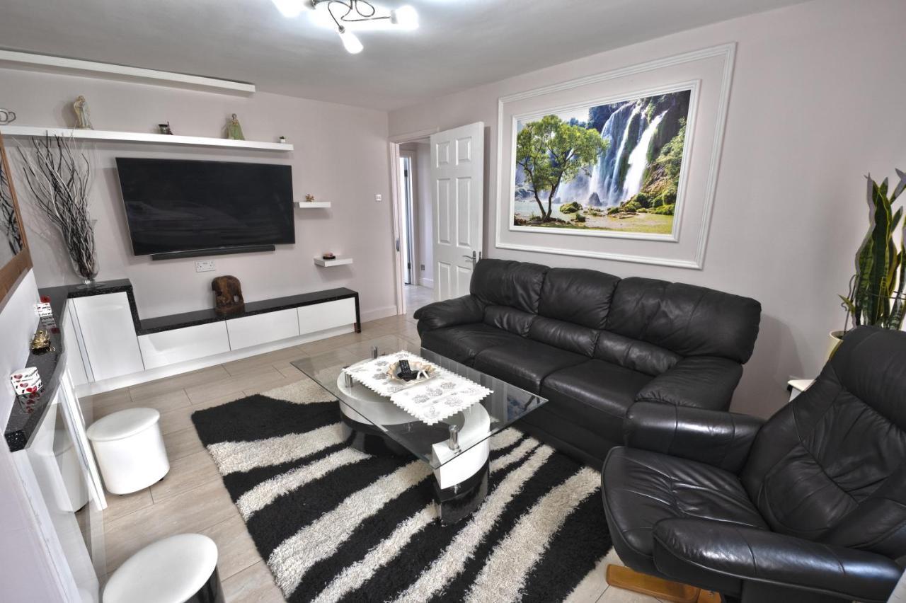 Immaculate 2-Bed Apartment In Isleworth By River Exteriör bild