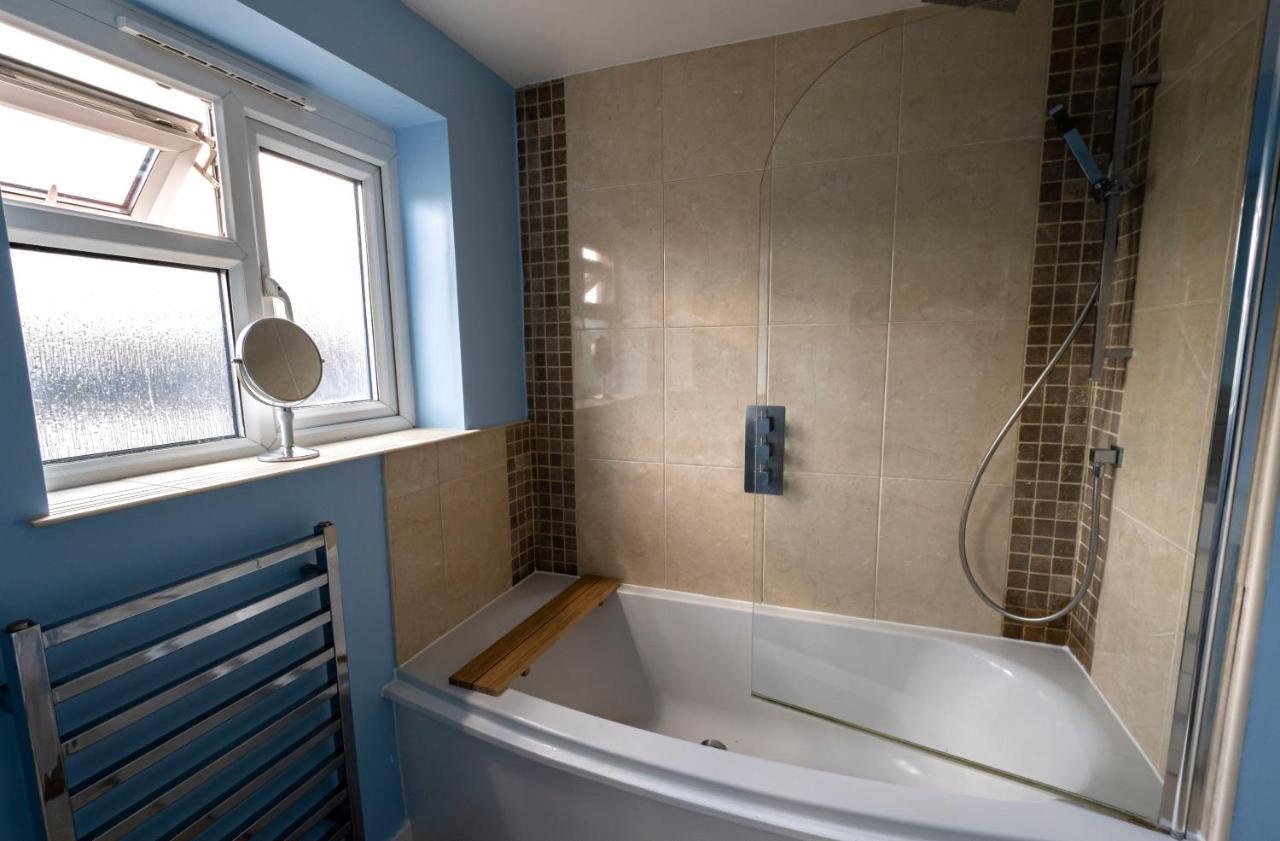 Immaculate 2-Bed Apartment In Isleworth By River Exteriör bild