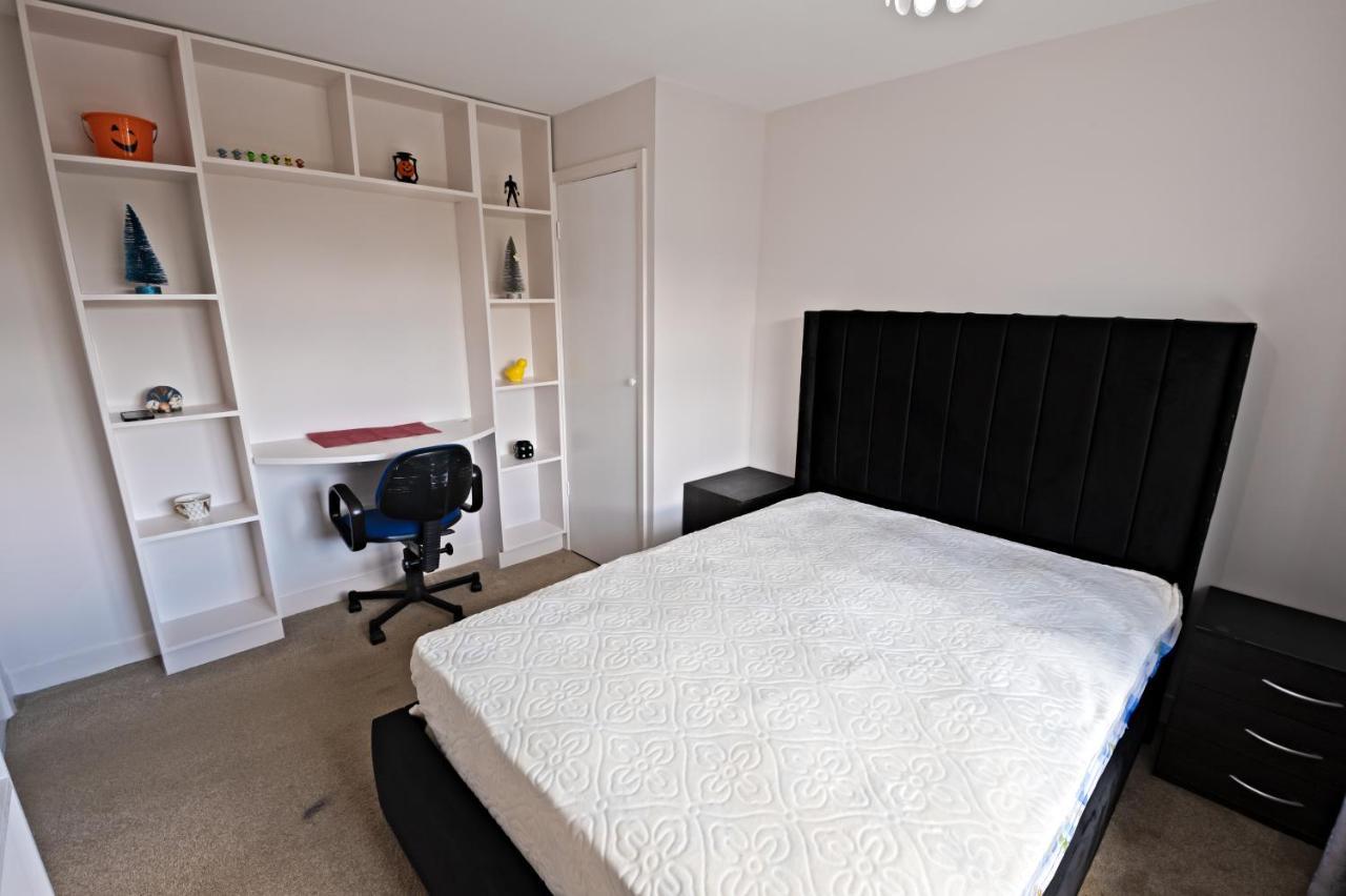 Immaculate 2-Bed Apartment In Isleworth By River Exteriör bild