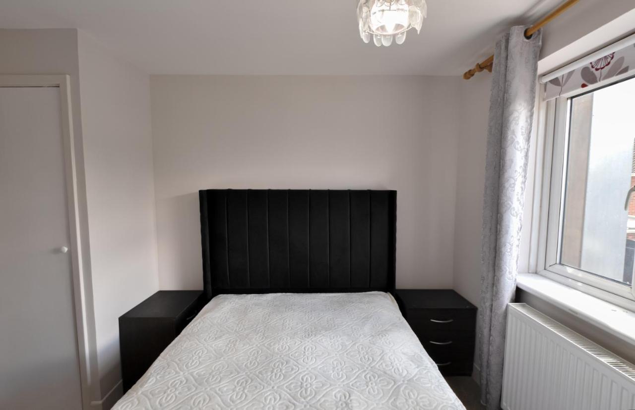 Immaculate 2-Bed Apartment In Isleworth By River Exteriör bild